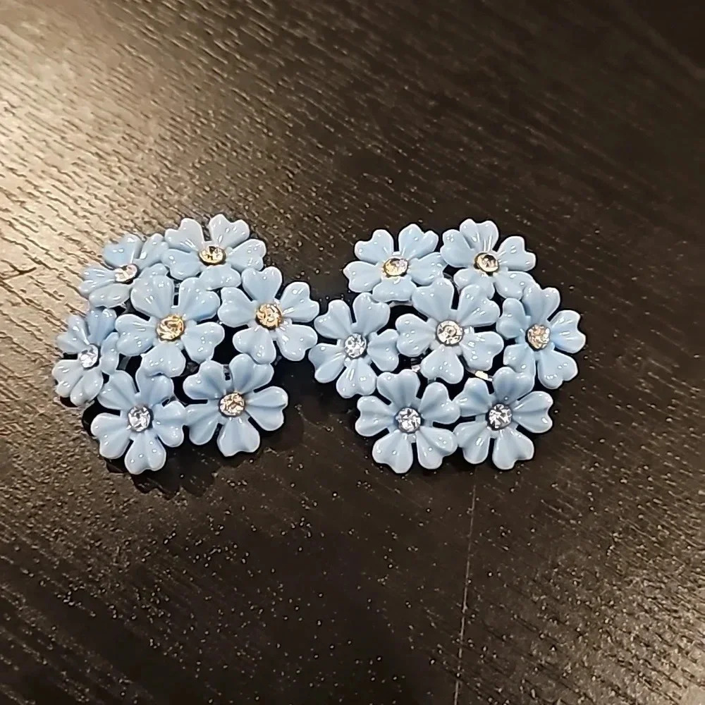 Vintage Blue Plastic Flower Rhinestone Center Clip On Earrings